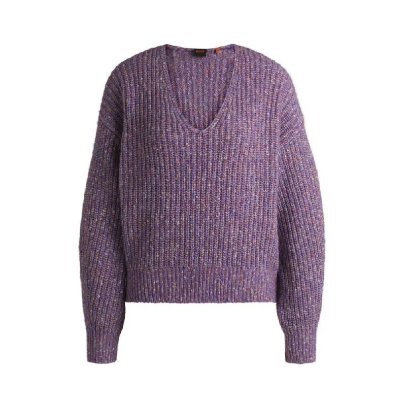 Noble And Elegant Relaxed-fit V-neck sweater in a ribbed knit