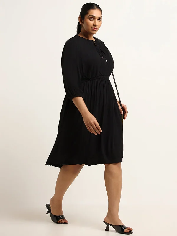 Trendy Comfort Gia Black Fit and Flare Cotton A-Line Dress