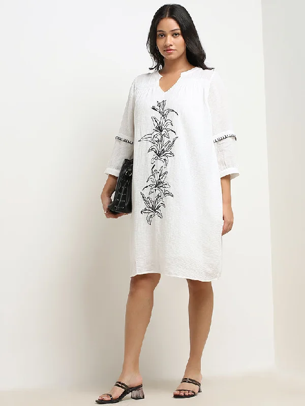 Comfortable And Casual Gia White Crinkle Textured Embroidered Straight Cotton Dress