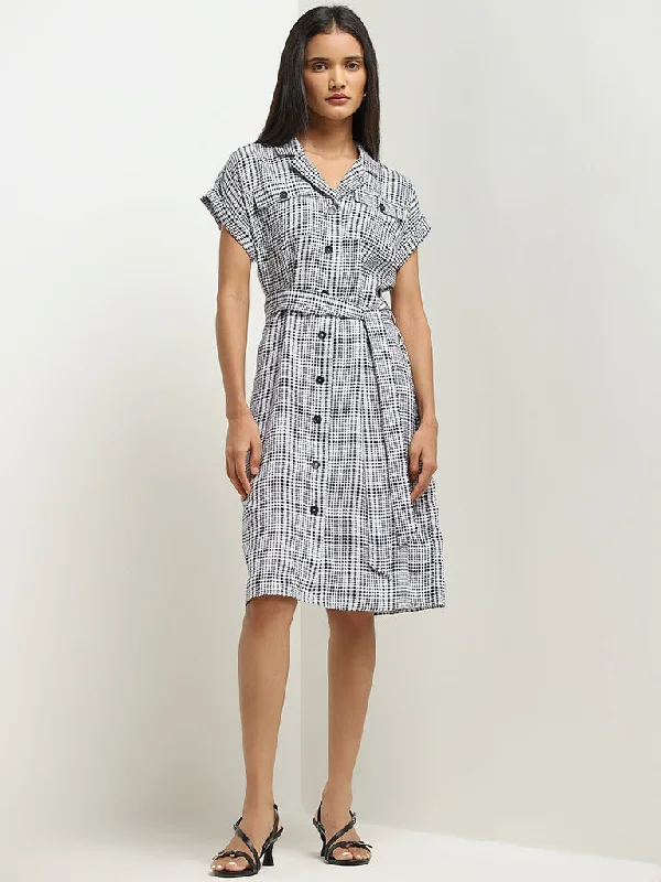Easy Style Wardrobe Ivory & Navy Houndstooth Shirt Dress with Belt