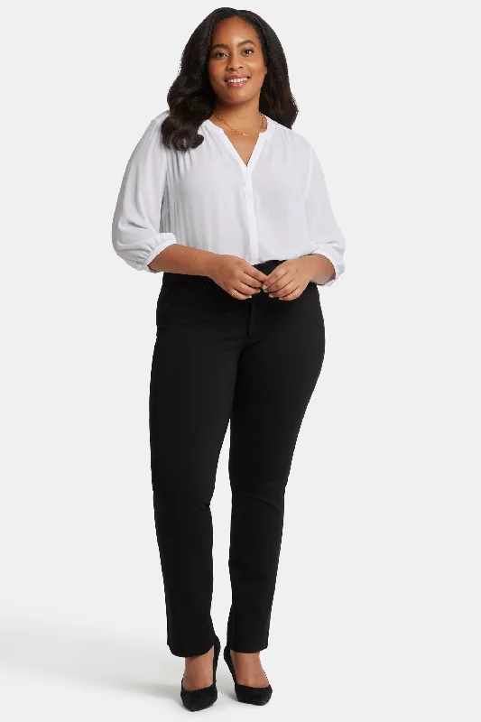 Urban Style Marilyn Straight Pants In Plus Size - Black