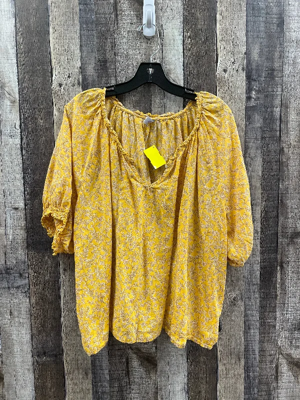 Celebrity Style Top Short Sleeve By Old Navy In Gold, Size: 2x