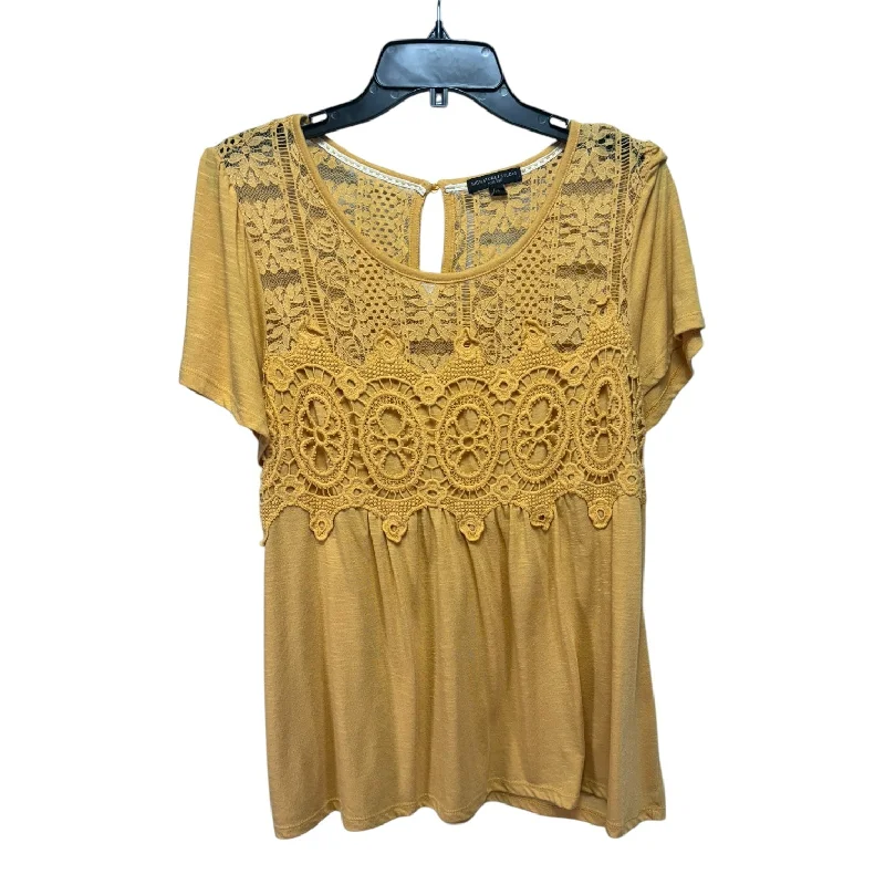 Fashionable Prints Top Short Sleeve By Signature Studio In Gold, Size: 2x