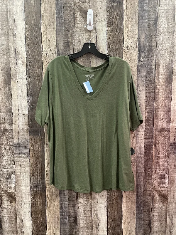 End Of The Year Top Short Sleeve By Terra & Sky In Green, Size: 2x